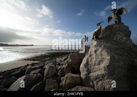 Morecambe, Royaume-Uni, 01/02/2022, le site du projet Eden Nord proposé est vu à Morecambe comme le projet a fait un pas de plus vers la réalité après que les conseillers du Lancashire ont accordé la permission de planification pour l'éco-attraction de £125m.Eden Project North, qui serait construit dans des dômes géants et transparents sur la promenade de Morecambe, est présenté au gouvernement comme une initiative « prête à démarrer » qui pourrait aider à stimuler la ville côtière privée de Morecambe, au Royaume-Uni.Crédit : Jon Super/Alay Live News. Banque D'Images