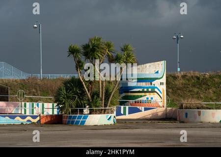 Morecambe, Royaume-Uni, 01/02/2022, le site du projet Eden Nord proposé est vu à Morecambe comme le projet a fait un pas de plus vers la réalité après que les conseillers du Lancashire ont accordé la permission de planification pour l'éco-attraction de £125m.Eden Project North, qui serait construit dans des dômes géants et transparents sur la promenade de Morecambe, est présenté au gouvernement comme une initiative « prête à démarrer » qui pourrait aider à stimuler la ville côtière privée de Morecambe, au Royaume-Uni.Crédit : Jon Super/Alay Live News. Banque D'Images