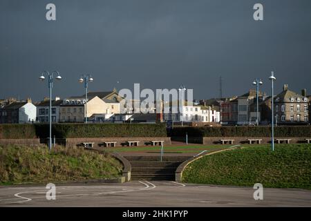 Morecambe, Royaume-Uni, 01/02/2022, le site du projet Eden Nord proposé est vu à Morecambe comme le projet a fait un pas de plus vers la réalité après que les conseillers du Lancashire ont accordé la permission de planification pour l'éco-attraction de £125m.Eden Project North, qui serait construit dans des dômes géants et transparents sur la promenade de Morecambe, est présenté au gouvernement comme une initiative « prête à démarrer » qui pourrait aider à stimuler la ville côtière privée de Morecambe, au Royaume-Uni.Crédit : Jon Super/Alay Live News. Banque D'Images