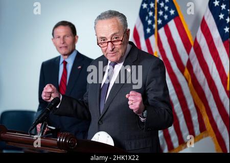 1 février 2022, Washington, District de Columbia, États-Unis: Le leader de la majorité au Sénat CHUCK SCHUMER (D-NY) prend la parole à la conférence de presse du caucus démocrate du Sénat.(Image de crédit : © Michael Brochstein/ZUMA Press Wire) Banque D'Images