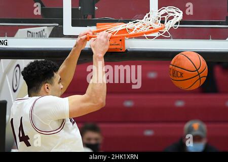 31 janvier 2022: Lafayette Leopards avance Kyle Jenkins (14) dunks le ballon contre les Colgate Raiders pendant la deuxième moitié d'un match de basket-ball de la NCAA le 31 janvier 2022 au Kirby Sports Center à Easton, Pennsylvanie.Colgate défait Lafayette 72-61.Riche Barnes/CSM Banque D'Images