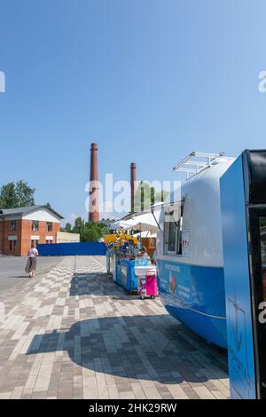 Saint-Pétersbourg, Russie - 16 juillet 2021 : restauration rapide sur le territoire de l'île Park de forts à Kronstadt, Saint-Pétersbourg Banque D'Images