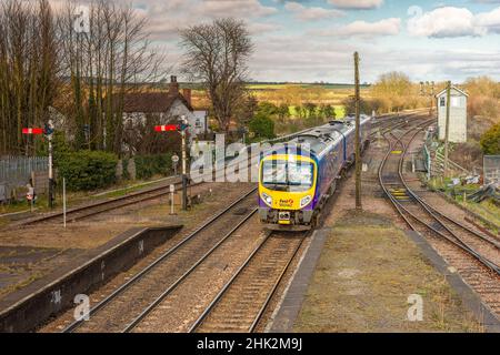 La classe 185 (dont les exploitants portent le nom de Pennine Class 185) a vu se rendre à Barnetby Station, dans le nord du Lincolnshire. Banque D'Images