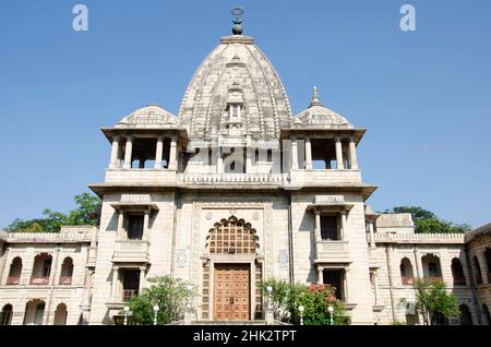 Kirti Mandir ou Temple de la renommée, est le cénotaphe des Gaekwads, construit par Maharaja Sayajirao Gaekwad IIIVadodara, Gujarat, Inde Banque D'Images