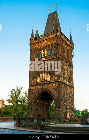 Prague, République tchèque.Tour de porte de poudre (Prasna brana). Banque D'Images