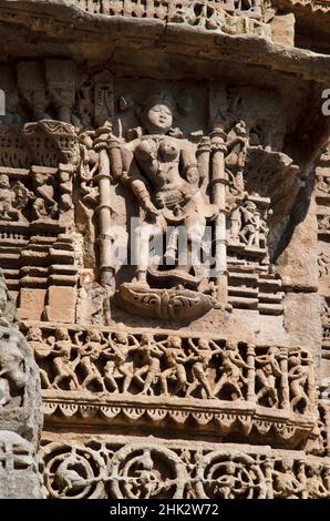 Hura Bhagol sculpté, porte de l'est nommée d'après son architecte; Hiradhar, situé à Dabhoi, Gujarat, Inde Banque D'Images