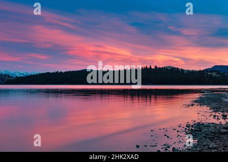 Coucher de soleil sur Flathead Lake à Dayton, Montana, États-Unis Banque D'Images