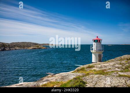 Suède, Bohuslan, Île d'Orust, Molosund, petit phare Banque D'Images