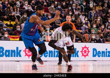 Barcelone, Espagne, le 1 février 2022, Othello Hunter de Bayern Munich en action contre Brandon Davies du FC Barcelone lors du match de basket-ball Euroligue de Turkish Airlines entre le FC Barcelone et le FC Bayern Munich le 1 février 2022 au Palau Blaugrana à Barcelone, Espagne - photo: Javier Borrego/DPPI/LiveMedia Banque D'Images