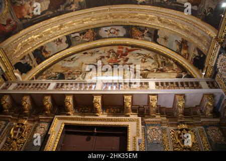 Vue intérieure de la très ornée Co-cathédrale Saint-Jean de la Valette, Malte Banque D'Images