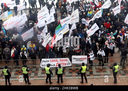Non exclusif : KIEV, UKRAINE - 01 FÉVRIER 2022 - les participants du mouvement #SaveFOP se rassemblent à l'extérieur de la Verkhovna Rada d'Ukraine, Kiev, capitale de Banque D'Images