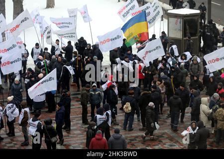 Non exclusif : KIEV, UKRAINE - 01 FÉVRIER 2022 - les participants du mouvement #SaveFOP se rassemblent à l'extérieur de la Verkhovna Rada d'Ukraine, Kiev, capitale de Banque D'Images
