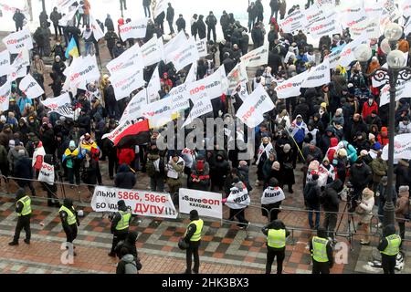 Non exclusif : KIEV, UKRAINE - 01 FÉVRIER 2022 - les participants du mouvement #SaveFOP se rassemblent à l'extérieur de la Verkhovna Rada d'Ukraine, Kiev, capitale de Banque D'Images