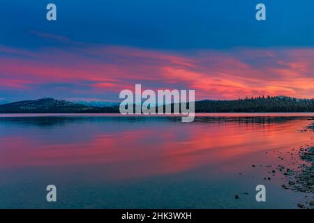 Coucher de soleil sur Flathead Lake à Dayton, Montana, États-Unis Banque D'Images