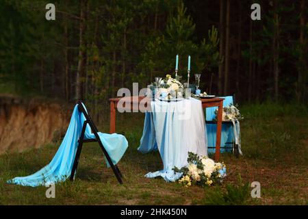 table de fête dans les tons bleus Banque D'Images