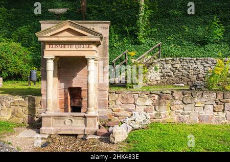 Bâtiment de la source historique Elisabeth (Elisabethquelle) dans les jardins de Spa de Bad Frankenhausen, Thuringe, Allemagne. Banque D'Images