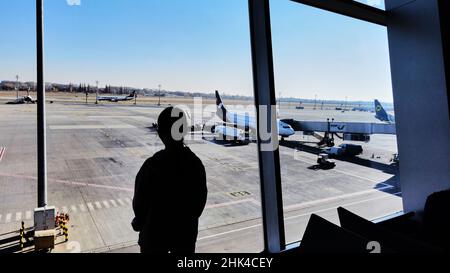 Boryspil, Ukraine - 31 janvier 2022 : vue panoramique de l'aéroport.Vue d'ensemble du tablier de l'aéroport.Avions aux portes de l'aéroport.Kiev Boryspil International Banque D'Images