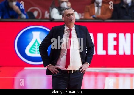 Belgrade, Serbie, le 1st février 2022.L'entraîneur-chef Dejan Radonjic réagit lors du match Euroligue de Turkish Airlines entre Crvena Zvezda mts Belgrade et AX Armani Exchange Milan à Belgrade, Serbie.1 février 2022.Crédit : Nikola Krstic/Alay Banque D'Images