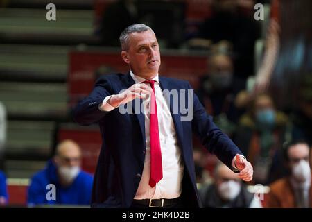 Belgrade, Serbie, le 1st février 2022.L'entraîneur en chef Dejan Radonjic rematte lors du match Euroligue de Turkish Airlines entre Crvena Zvezda mts Belgrade et AX Armani Exchange Milan à Belgrade, Serbie.1 février 2022.Crédit : Nikola Krstic/Alay Banque D'Images