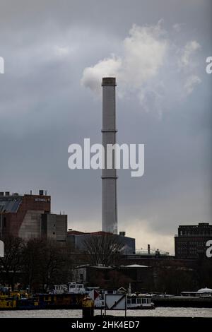 Berlin, Allemagne.02nd févr. 2022.La centrale thermique et électrique de Vattenfall Klingenberg, située dans le district de Rummelsburg, a été combinée.Il fonctionne au gaz naturel.Credit: Fabian Sommer/dpa/Alay Live News Banque D'Images
