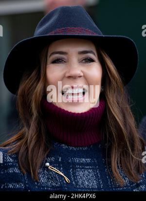 Copenhague, Danemark.02nd févr. 2022.Crown Princess Mary, du Danemark, au zoo de Kobenhavn à Copenhague, le 02 février 2022, pour une visite et la Crown Princess plante un eucalyptus dans le cadre de la première terre de Marys Australske Has (Mary s Australian Garden) - un parc dédié aux animaux australiens,A l'occasion de l'anniversaire de la Crown Princess 50th le 05-02-2022 photo: Albert Nieboer/Netherlands OUT/point de vue OUT Credit: dpa Picture Alliance/Alay Live News Banque D'Images