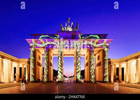 Porte de Brandebourg pendant le Festival des lumières, Pariser Square, Unter den Linden, Berlin, Allemagne,Europe Banque D'Images