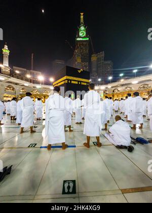 Pèlerins autour de la Kaaba, le Hajj, Mekka (la Mecque), Royaume d'Arabie Saoudite, Moyen-Orient Banque D'Images