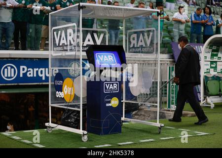 Sao Paulo, Brésil.01st févr. 2022.Sao Paulo, Brésil, 1st février 2022 l'écran VAR pendant le match de football Campeonato Paulista entre Palmeiras et Agua Santa au stade Allianz Parque de Sao Paulo, Brésil.Le jeu s'est terminé par un tirage de 0-0. Entre Palmeiras v Sao Paulo à l'arène Barueri à Sao Paulo Ricardo Moreira/SPP crédit: SPP Sport Press photo./Alamy Live News Banque D'Images