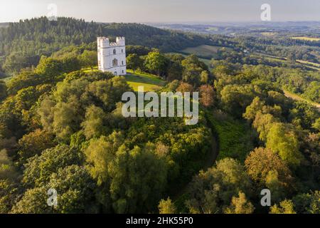 Vue aérienne de la tour du Belvédère de Haldon (Château du Lawrence) le matin ensoleillé de la fin de l'été, Haldon, Devon, Angleterre, Royaume-Uni,Europe Banque D'Images