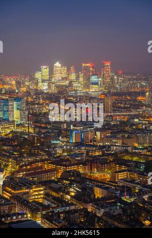Vue sur Canary Wharf au crépuscule depuis la tour principale, Londres, Angleterre, Royaume-Uni, Europe Banque D'Images