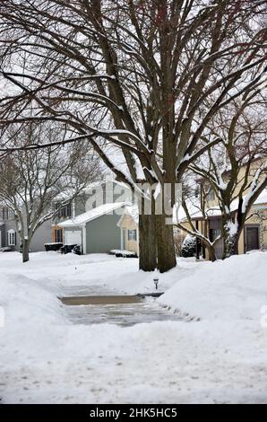 Carol Stream, Illinois, États-Unis.Deux tempêtes très espacées ont déversé une quantité importante d'accumulation de neige dans la région de Chicago. Banque D'Images