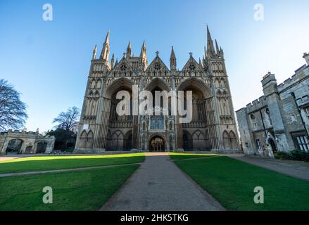 Peterborough Cathedral Front Lawn Banque D'Images