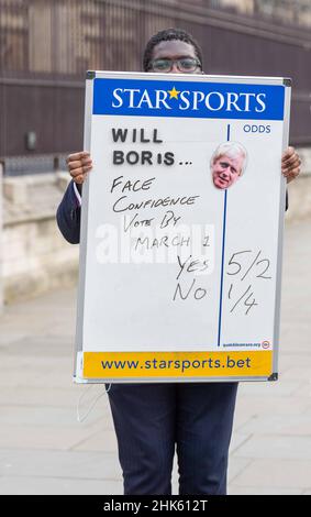 Londres, Royaume-Uni.2nd févr. 2022.Tableau des cotes sportives sur Boris Johnson, à l'extérieur des chambres du Parlement, crédit : Ian Davidson/Alay Live News Banque D'Images
