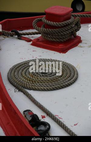 Cordes sur le pont d'un navire Banque D'Images