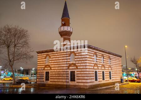 Vue nocturne de la mosquée Selman Aga à Uskudar, Istanbul.Cette mosquée historique construite en 1506. Banque D'Images