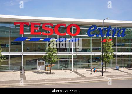 Supermarché Tesco Extra Store, rue Wellington, Slough, Berkshire, Angleterre, Royaume-Uni Banque D'Images