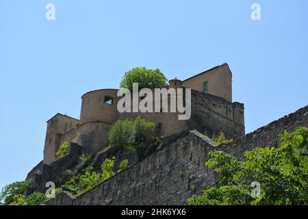 Corse - Citadelle Corte d'une belle vue sur une colline Banque D'Images