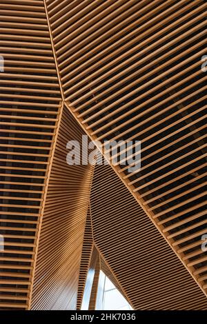 Tournage artistique à la bibliothèque publique de Calgary, collection en bois Banque D'Images
