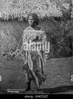 Inspiré par Une belle Tongan, studio Burton Brothers, studio de photographie, 29 juillet 1884, Nouvelle-Zélande, Photographie en noir et blanc, Une jeune femme tongan debout devant une Fale, avec des murs de tapis et un toit. Sa main gauche est à la taille, sa main droite à côté, réimaginée par Artotop. L'art classique réinventé avec une touche moderne. Conception de lumière chaleureuse et gaie, de luminosité et de rayonnement de lumière. La photographie s'inspire du surréalisme et du futurisme, embrassant l'énergie dynamique de la technologie moderne, du mouvement, de la vitesse et révolutionne la culture Banque D'Images