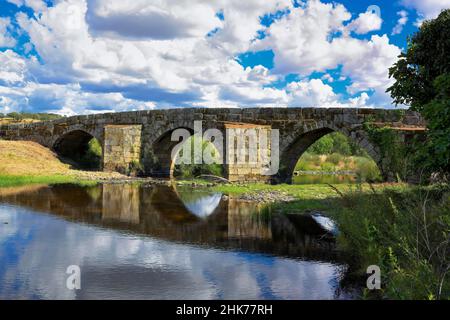 Vieux pont, village d'Idanha-a-Velha, Serra da Estrela, Beira Alta, Portugal Banque D'Images