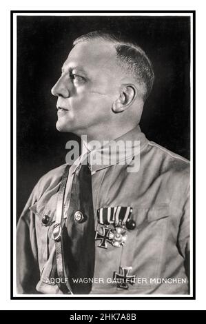 Gauleiter Adolf Wagner.Wagner était un dirigeant politique allemand nazi très décoré en WW2.Wagner a combattu au combat en WW1 en tant que commandant Leutnant d'un régiment d'infanterie.Plus tard, il participera au Beer Hall Putsch de novembre 1923 à Munich, puis fut le Maître des cérémonies lors du rassemblement annuel de novembre 9th.Il sera nommé Gauleiter de Munich/haute-Bavière, ministre de la Justice et ministre de l'éducation et de la Culture.Il mourut d'un accident vasculaire cérébral le 12 avril 1944 et le Fuhrer Adolf Hitler assista aux funérailles. Banque D'Images