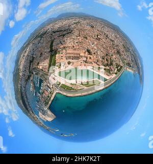 Vue aérienne, lentille fisheye à 360 degrés de Palma, Cathédrale de la Sainte Marie dans la ville portuaire espagnole de Palma, la Seu, Palma-Centre, Palma, Majorque,BA Banque D'Images