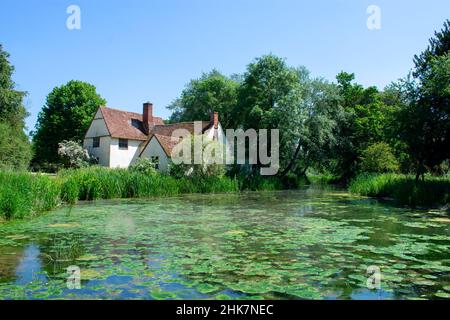 Willy Lott Cottage à Flatford, géré par le National Trust à Suffolk, en Angleterre. Rendu célèbre par le Hay Wain de John Constable. Banque D'Images