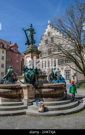 La vieille ville de Lindau est située sur une île historique au bord du lac de Constance avec un charme distinctif entouré d'un lac aux eaux cristallines et d'un environnement luxuriant Banque D'Images