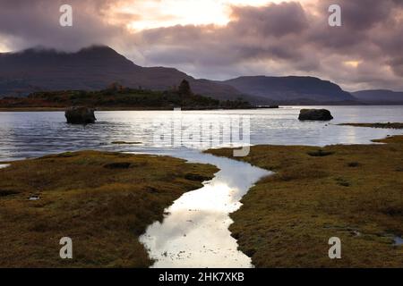 Vue depuis le village de Torridon, vue sur Upper Loch Torridon.North West Highlands, Écosse, Royaume-Uni. Banque D'Images
