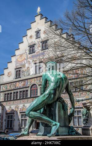 La vieille ville de Lindau est située sur une île historique au bord du lac de Constance avec un charme distinctif entouré d'un lac aux eaux cristallines et d'un environnement luxuriant Banque D'Images