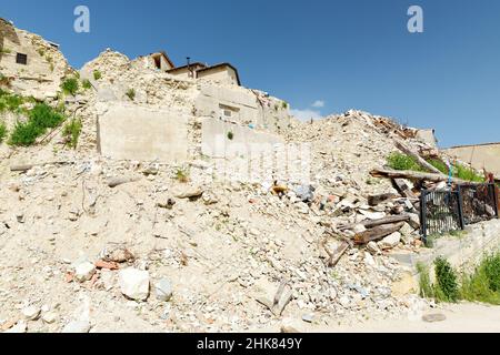 CASTELLUCCIO DI NORCIA, ITALIE - 12 JUIN 2019 : Castelluccio, ville située au coeur du parc national des montagnes Sibillini, gravement endommagée par Banque D'Images
