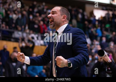 Badalona, Espagne.3rd févr. 2022.Carles Duran de Joventut Badalona célébrant le match gagnant lors de l'Eurocup 7 jours de match entre le Club Joventut Badalona et le Partizan NIS Belgrade au Palau Olimpic de Badalona à Barcelone.(Image de crédit : © David Ramirez/DAX via ZUMA Press Wire) Banque D'Images