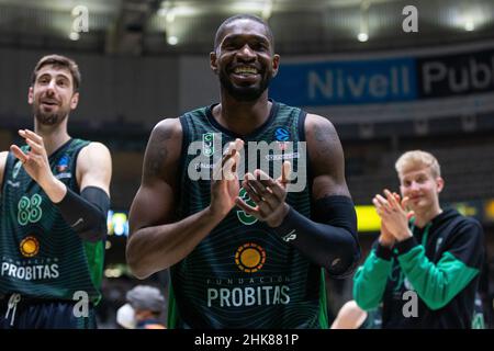 Badalona, Espagne.3rd févr. 2022.Brandon Paul de Joventut Badalona célèbre le match gagnant lors du match de 7 jours de l'Eurocup entre le Club Joventut Badalona et le Partizan NIS Belgrade au Palau Olimpic de Badalona à Barcelone.(Image de crédit : © David Ramirez/DAX via ZUMA Press Wire) Banque D'Images