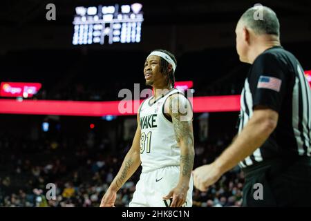 Winston-Salem, Caroline du Nord, États-Unis.2nd févr. 2022.Le gardien des diacres de Wake Forest Daemon Alondes Williams (31) réagit à l'appel lors de la première moitié de la rencontre ACC Basketball au LJVM Coliseum à Winston-Salem, en Caroline du Nord.(Scott Kinser/Cal Sport Media).Crédit : csm/Alay Live News Banque D'Images